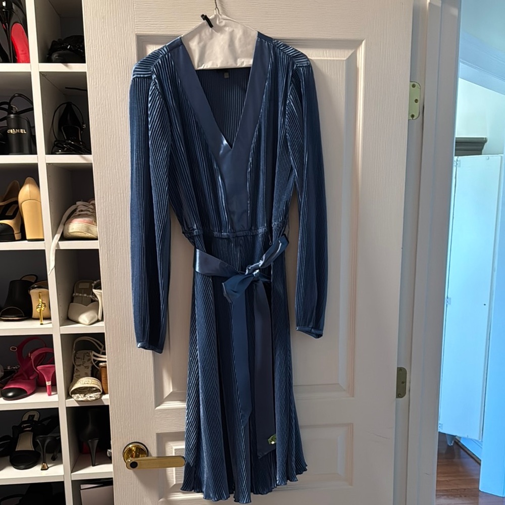 Blue Sheath Dress with Bishop Sleeves and V-Neck